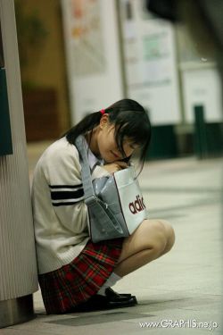 9位美女撒尿正面自拍尿口