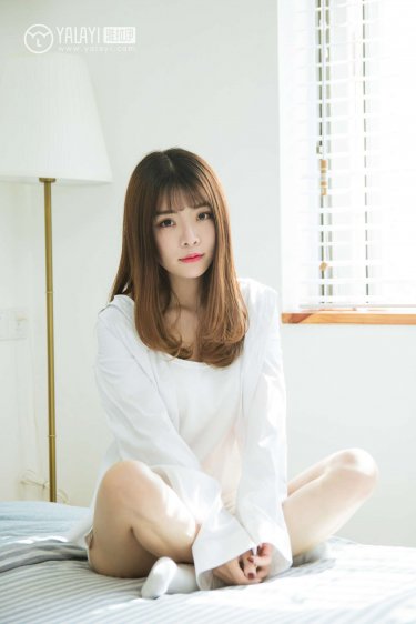 女人迈开腿对着男人是什么意思