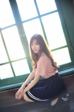 被绑住的白丝美女挣扎图片